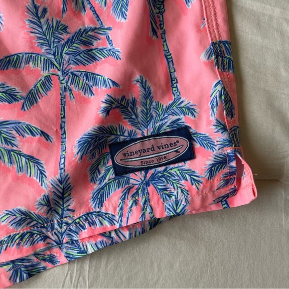 Vineyard Vines Men's Small Pink and Blue Palm Tree Printed Swim Trunks - Picture 2 of 6